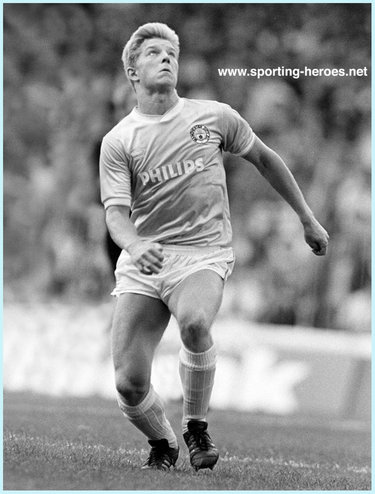 Ian Brightwell - Manchester City - Biography of his career at Man City.