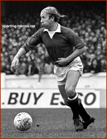 Bobby Charlton - Manchester United - Brief biography of his Man Utd career.