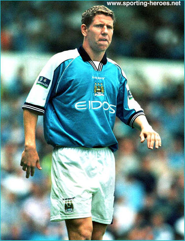 Lee Crooks - Manchester City - Biography of his Man City career.