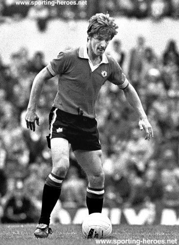 Gordon Hill - Manchester United - Biography of his football career at Man Utd.