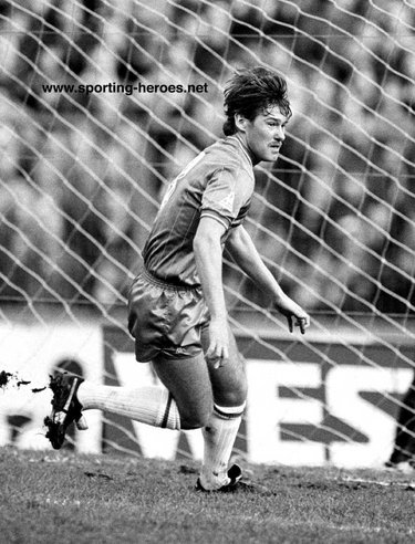 Chris Hutchings - Chelsea FC - Biography of his Stamford Bridge days.