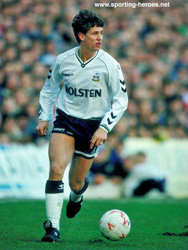 Gary Lineker - Tottenham Hotspur - Brief biography of his  career at Spurs.