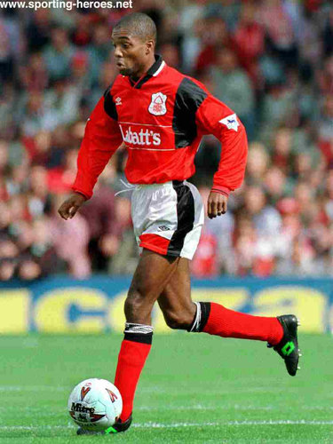 Bryan Roy - Nottingham Forest - Biography of his football career at Forest.