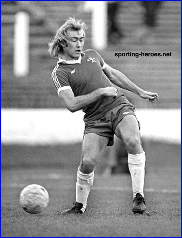 Clive Walker - Chelsea FC - Biography of his football career.