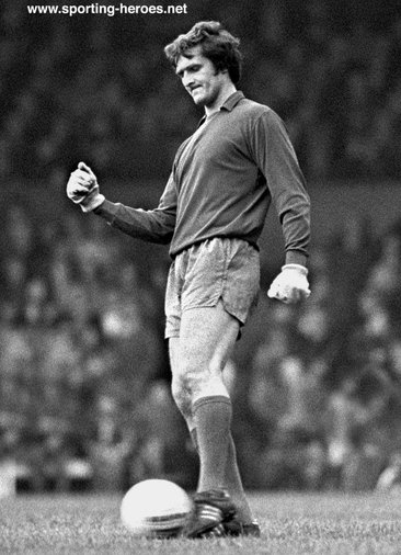 Topps Football Red 1977 B1 Dai Davies Everton No 216 