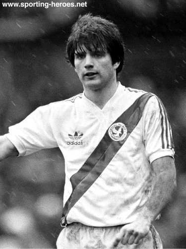 Steve J. LOVELL - Crystal Palace - League appearances.