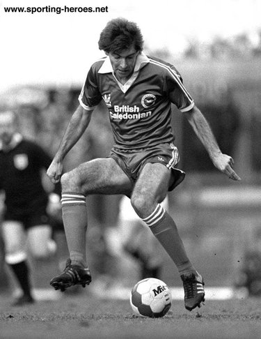 Gordon D. SMITH - Brighton & Hove Albion - League Appearances for The Seagulls.