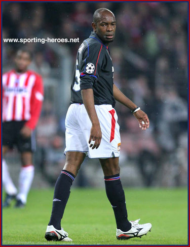 Claudio Cacapa - Olympique Lyonnais - UEFA Champions League 2004/05