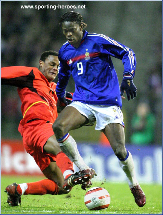 PANINI SUPERFOOT 2004-05 #058-FRANCE-LOUIS SAHA IN ACTION 