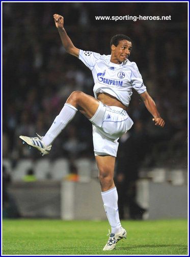 Joel Matip - Schalke - UEFA Champions League 2010/11