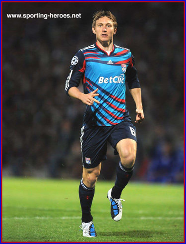 Kim Kallstrom - Olympique Lyonnais - UEFA Champions League 2010/11