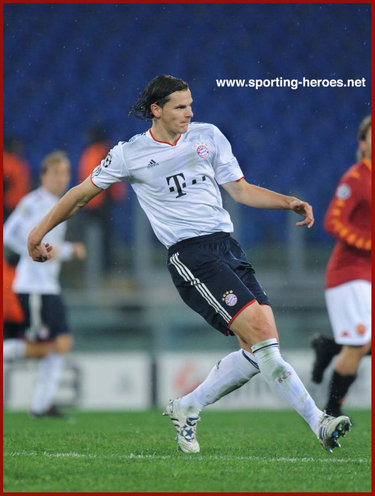 Daniel Van Buyten - Bayern Munchen - UEFA Champions League 2010/11