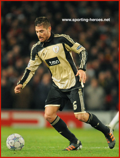 Javi Garcia - Benfica - Champions' League 2011/12 Group C.