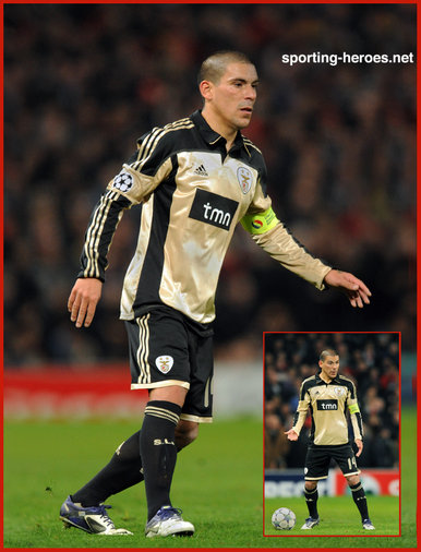 Maxi PEREIRA - Benfica - Champions' League 2011/12 Group C.