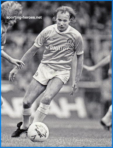 Sammy McIlroy - Manchester City - League appearances.