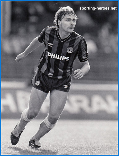 Paul SIMPSON - Manchester City - League appearances.