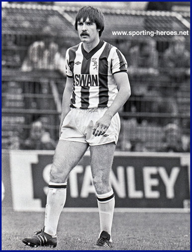 Alan (football) WEBB - West Bromwich Albion - League appearances.