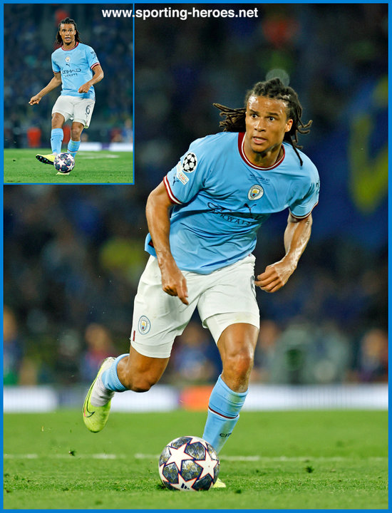 ISTANBUL - Nathan Ake of Manchester City FC with UEFA Champions