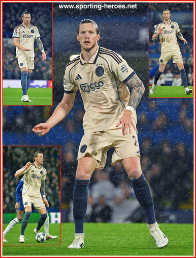 Wout WEGHORST - Ajax - 2025-2026 Champions League games.