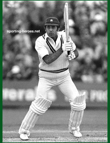 Haroon Rashid - Pakistan - Test Record