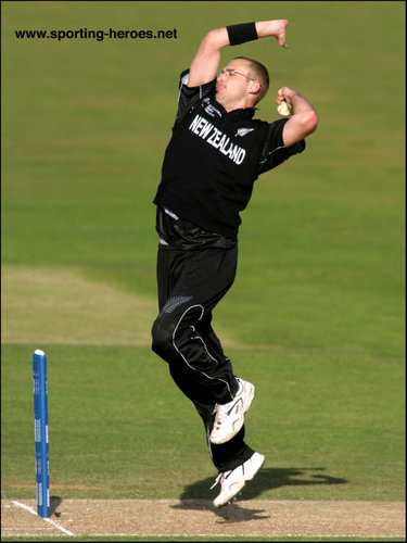 Daniel Vettori - New Zealand - Test Record v Australia