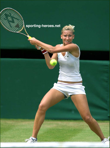 Tatiana Golovin - France - Wimbledon 2004 (Last 16)