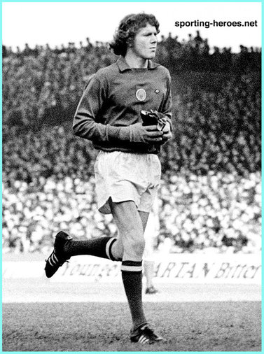Keith MacRae - Manchester City - Biography of his Man City football career.