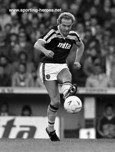 Andy (1955) GRAY - Aston Villa  - League appearances for Villa.