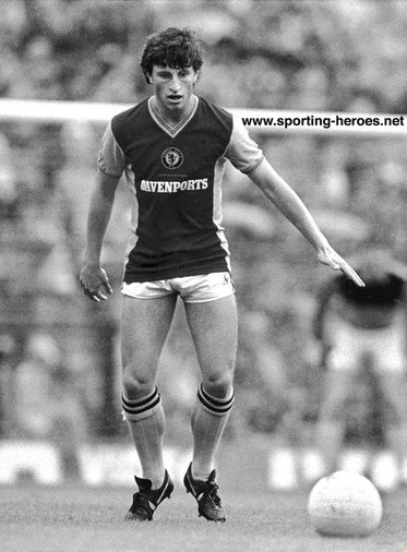 Mark  A. W. (1961) JONES - Aston Villa  - League appearances.