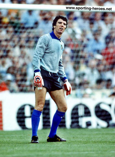 Dino Zoff - Italian footballer - FIFA Campionato del Mondo 1982. And full Caps details.