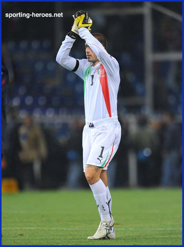 Emiliano Viviano - Italian footballer - UEFA Campionato del Europea 2012 qualifica