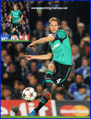 Benedikt Howedes - Schalke - 2013/14 Champions League matches.