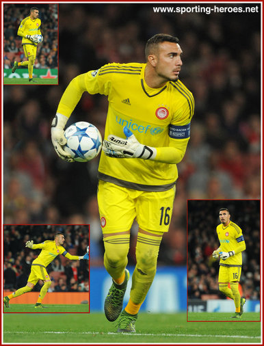 ROBERTO - Olympiacos - Champions League games 2015-16.