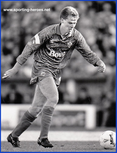 Neil McDonald - Oldham Athletic - League appearances.