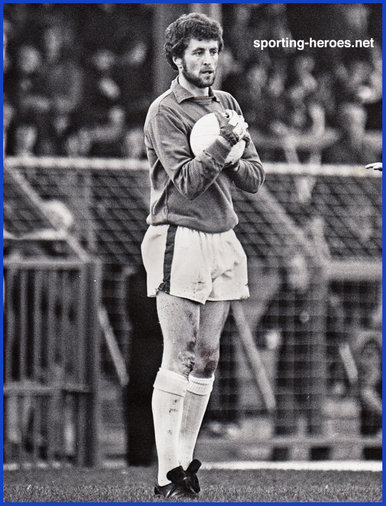 Peter McDONNELL - Oldham Athletic - League appearances.