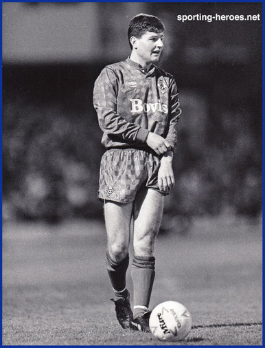Denis Irwin - League appearances.