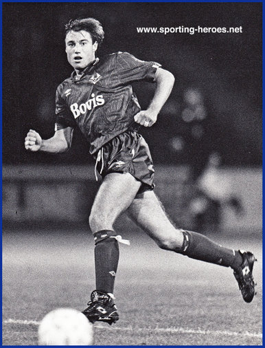 Paul Warhurst - Oldham Athletic - League appearances.